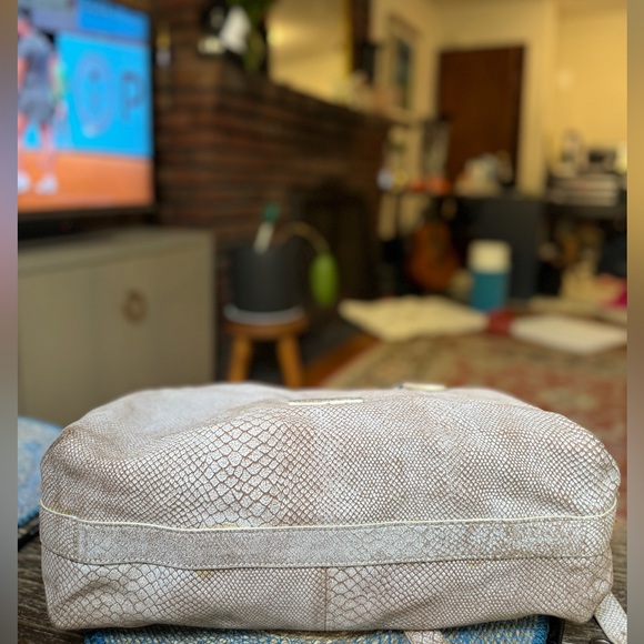 Liebskind Berlin snake embossed leather tote bag - Picture 5 of 13